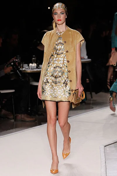Look 11